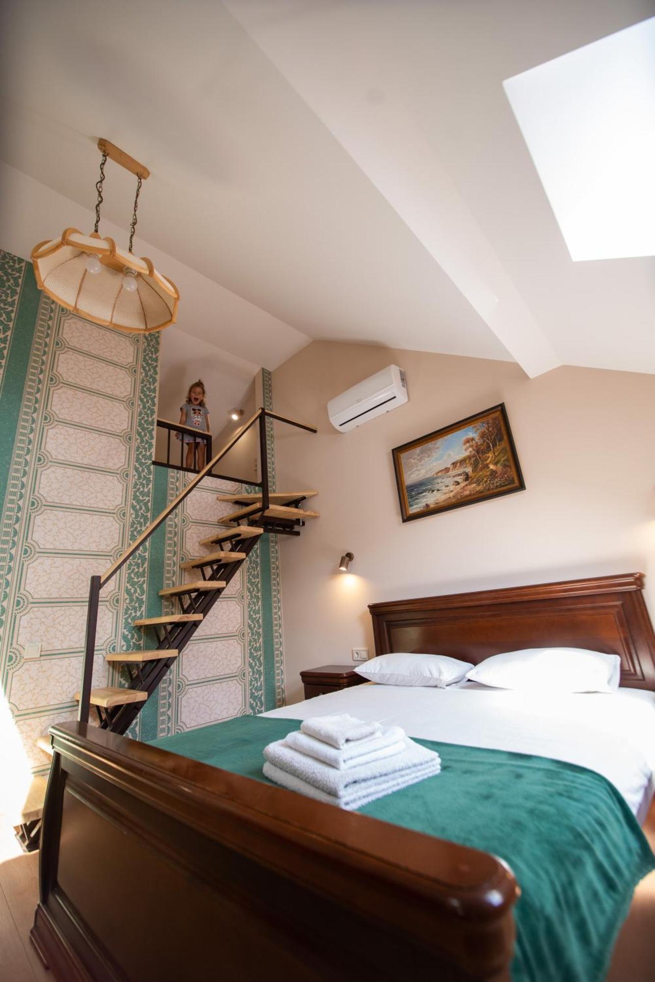 Apart Yaroslava Osmomysla 9 Square - City Center Lviv Exterior photo