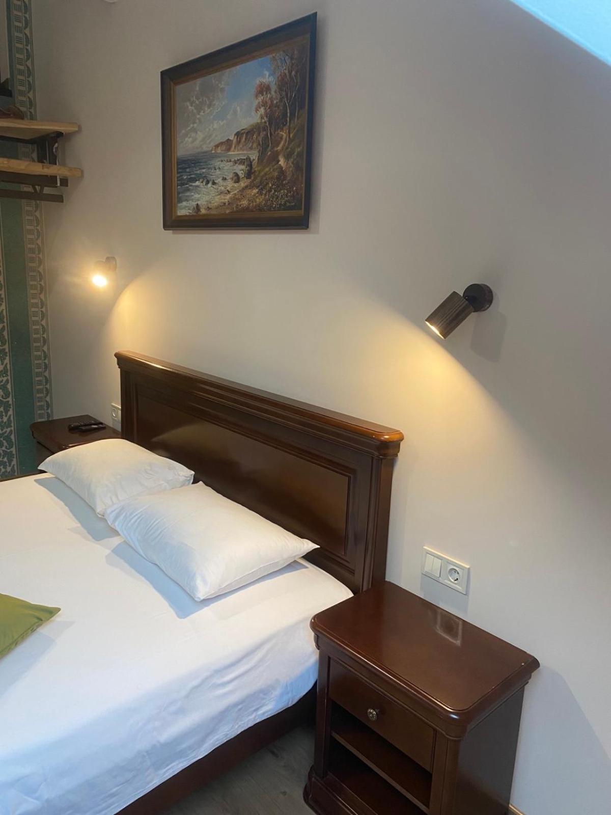 Apart Yaroslava Osmomysla 9 Square - City Center Lviv Exterior photo